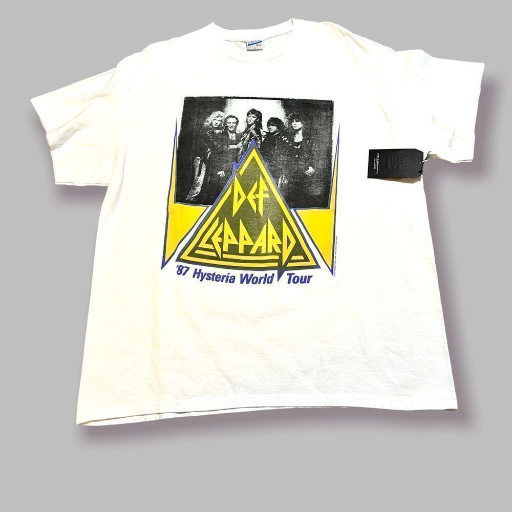 DEF LEPPARD Graphic Tee NWT “ 1987 Hysteria World Tour” Men’s Large